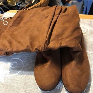 NWT soft brown memory foam boots. Size 7.5 chocolate brown. Safe bottoms